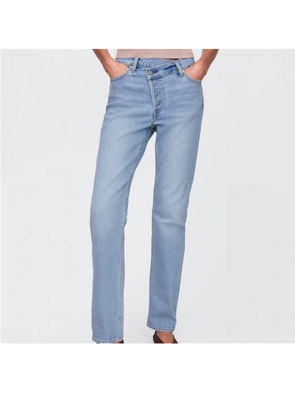 GAP Women’s Light Blue Straight-Leg Jeans